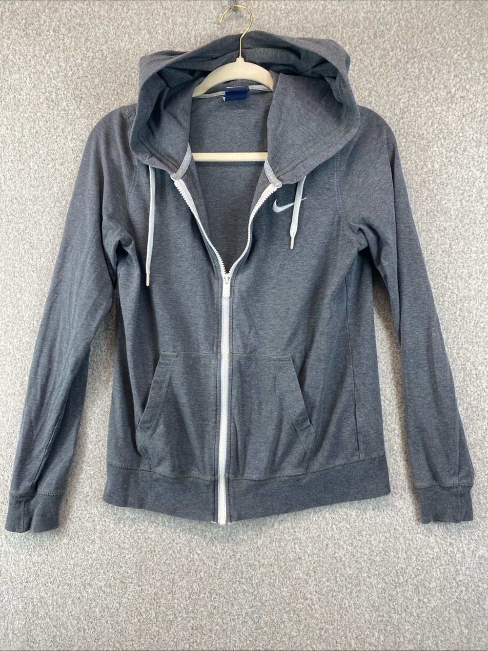 Nike Full zip hoodie Womens M Gray White Activewear Athletic Workout Athleisure